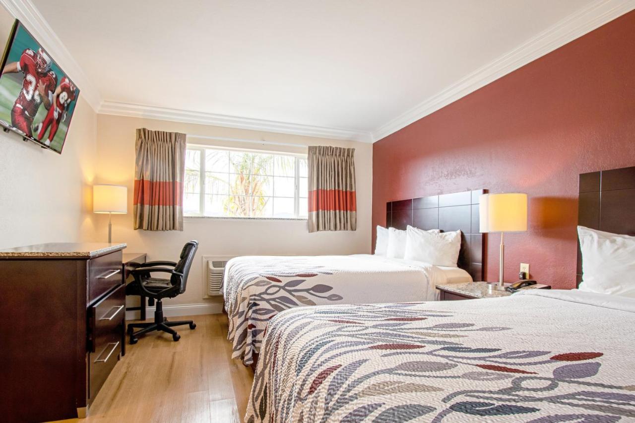 Red Roof Inn & Suites Monterey Extérieur photo