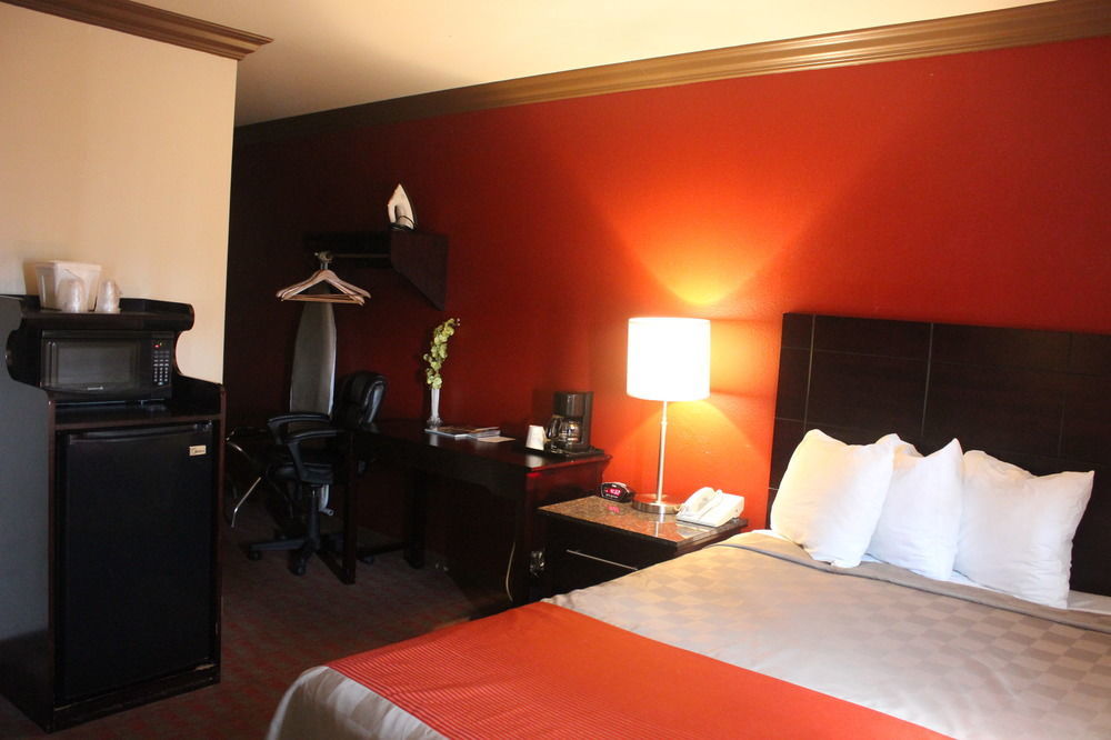 Red Roof Inn & Suites Monterey Extérieur photo