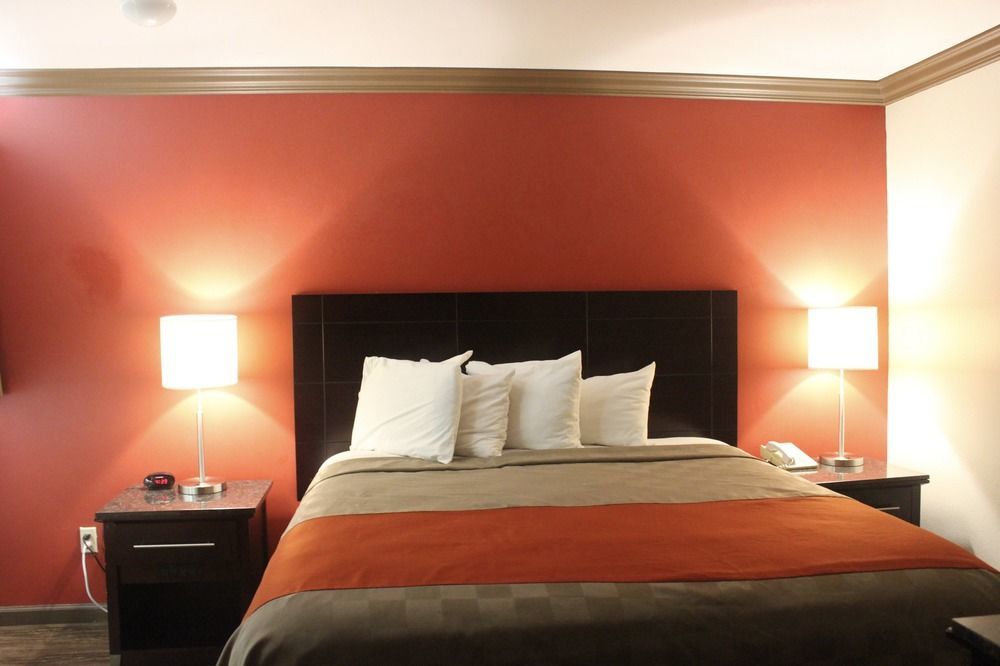 Red Roof Inn & Suites Monterey Extérieur photo