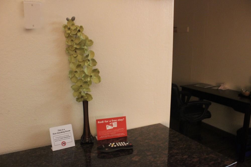 Red Roof Inn & Suites Monterey Extérieur photo