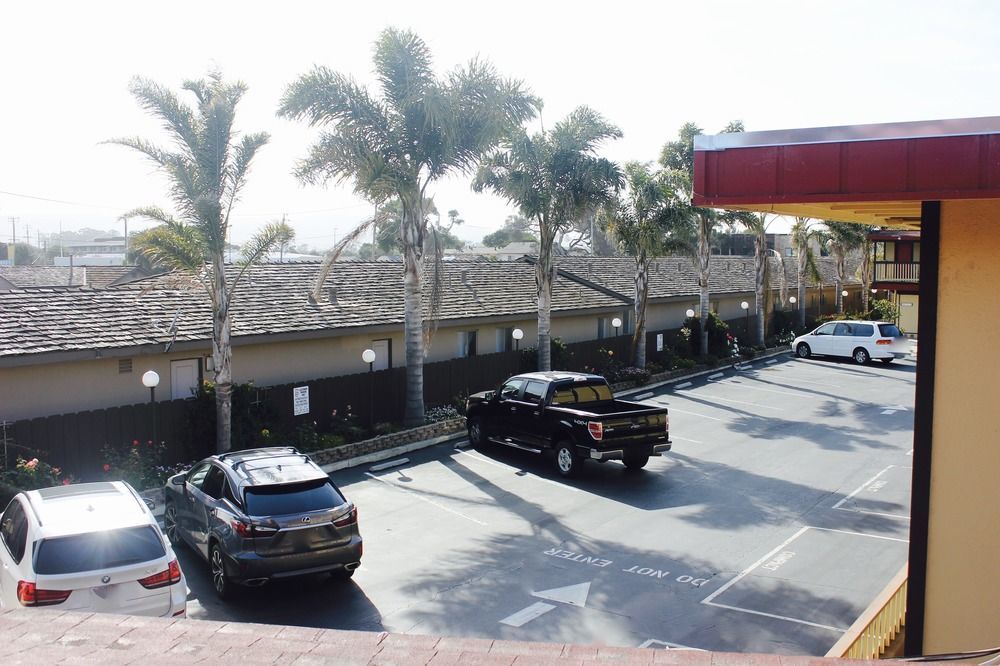 Red Roof Inn & Suites Monterey Extérieur photo