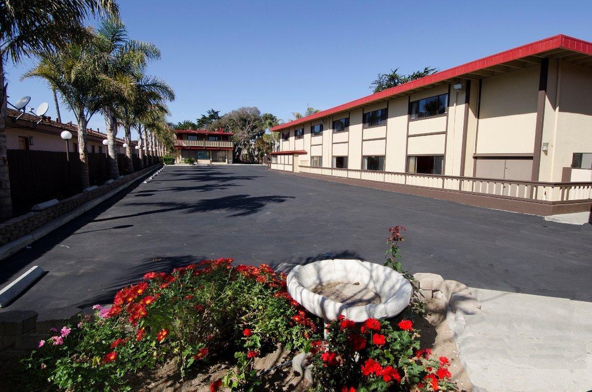 Red Roof Inn & Suites Monterey Extérieur photo