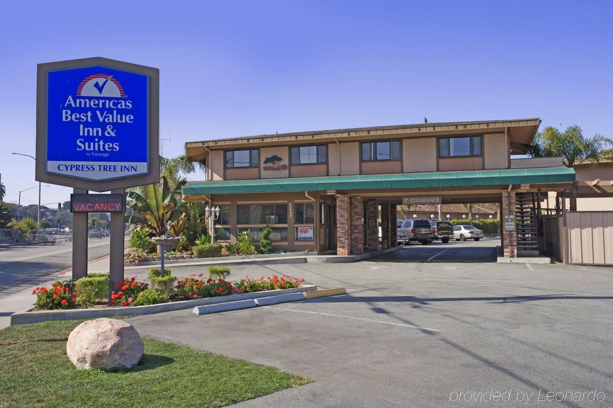 Red Roof Inn & Suites Monterey Extérieur photo