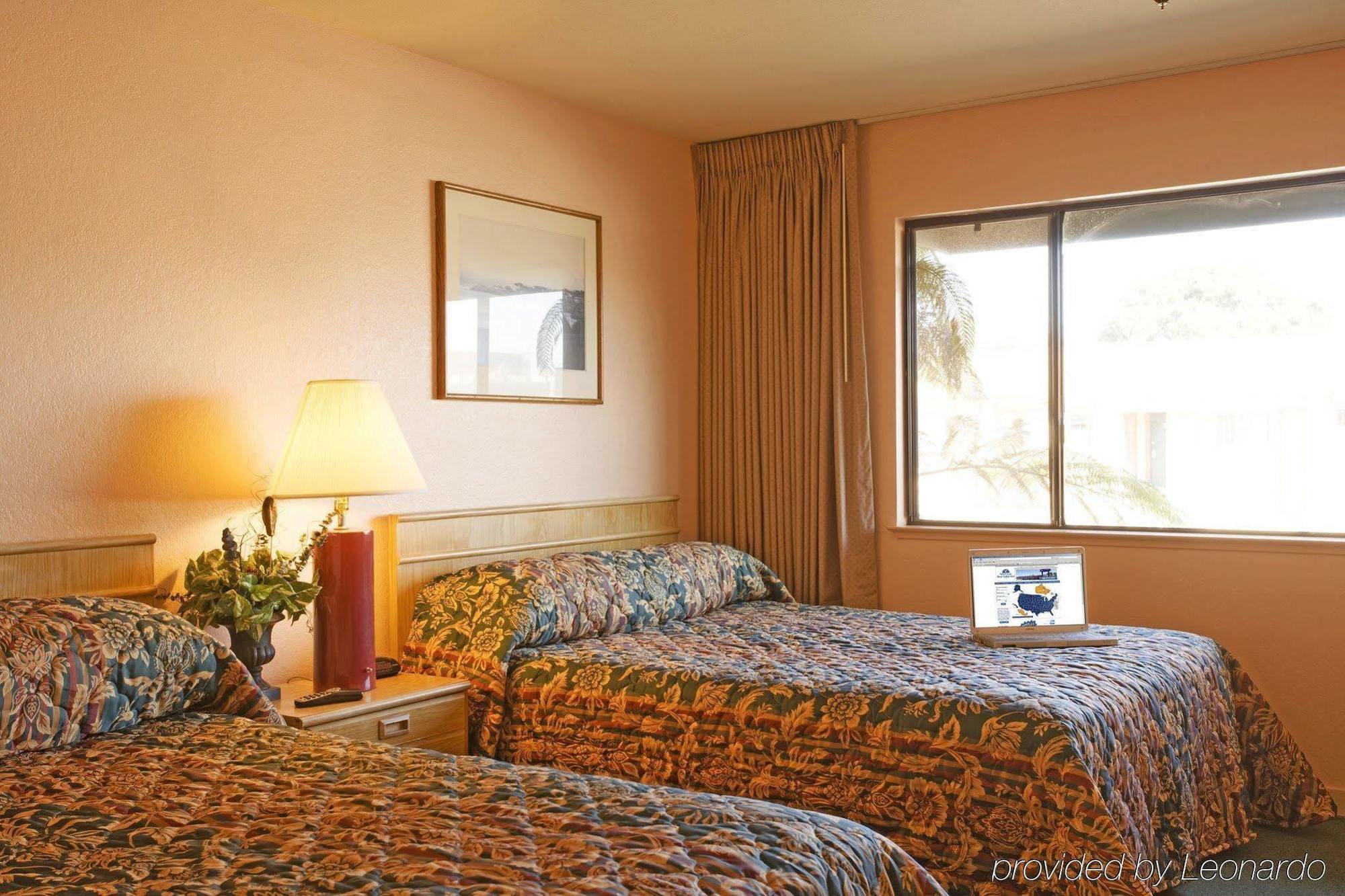 Red Roof Inn & Suites Monterey Chambre photo